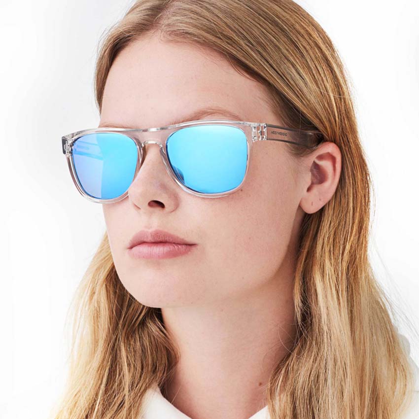 Gafas de sol transparentes con lente azul espejo