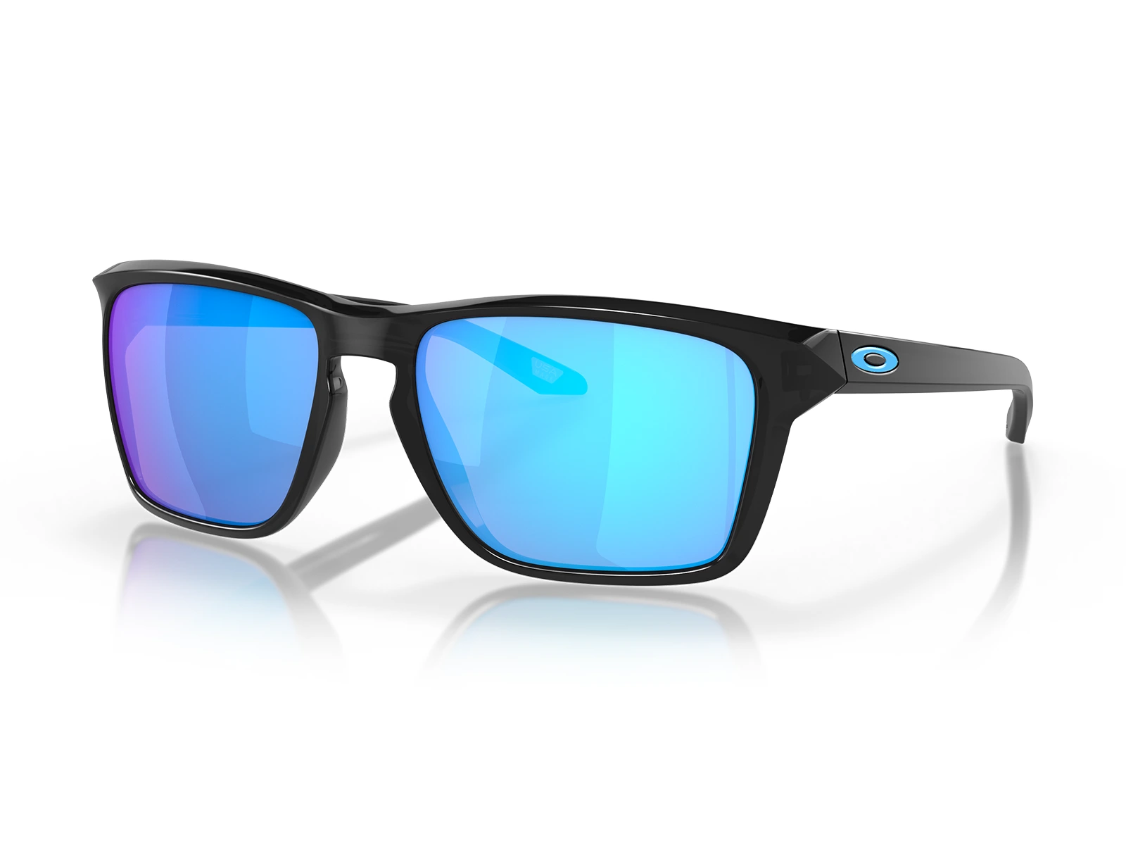 Gafas de Sol Oakley Sylas OO9448-24 Vista Diagonal marco negro brillante y lentes azul iridium